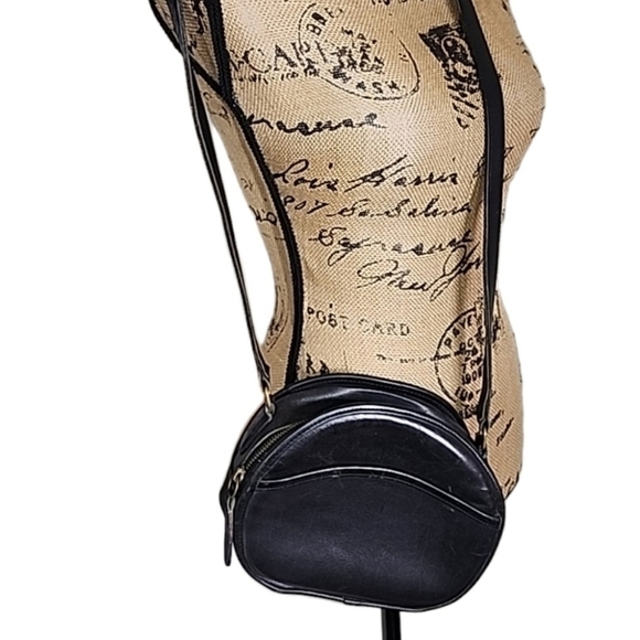 Coach Handbags - Coach Vintage leather  Canteen round bag